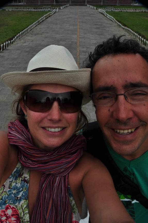 Na Mitad del Mundo, sobre a linha do Equador